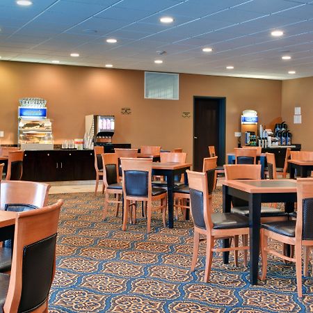 Holiday Inn Express Airport Calgary By Ihg Dış mekan fotoğraf