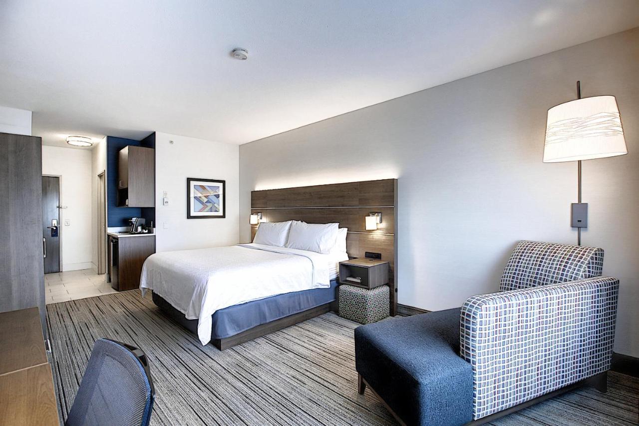 Holiday Inn Express Airport Calgary By Ihg Dış mekan fotoğraf