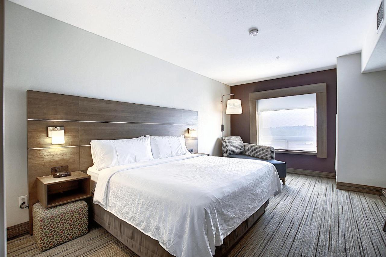Holiday Inn Express Airport Calgary By Ihg Dış mekan fotoğraf