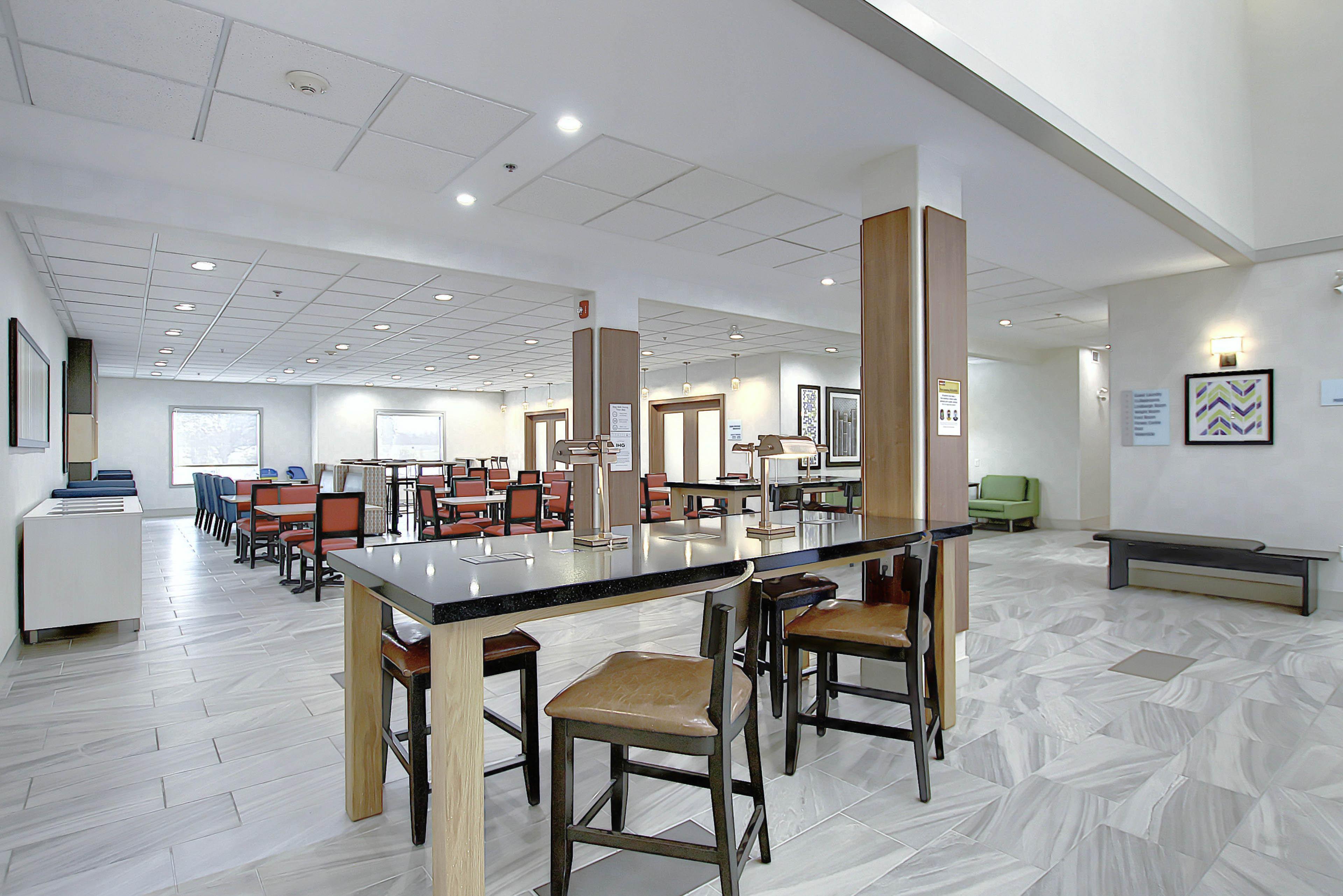 Holiday Inn Express Airport Calgary By Ihg Dış mekan fotoğraf