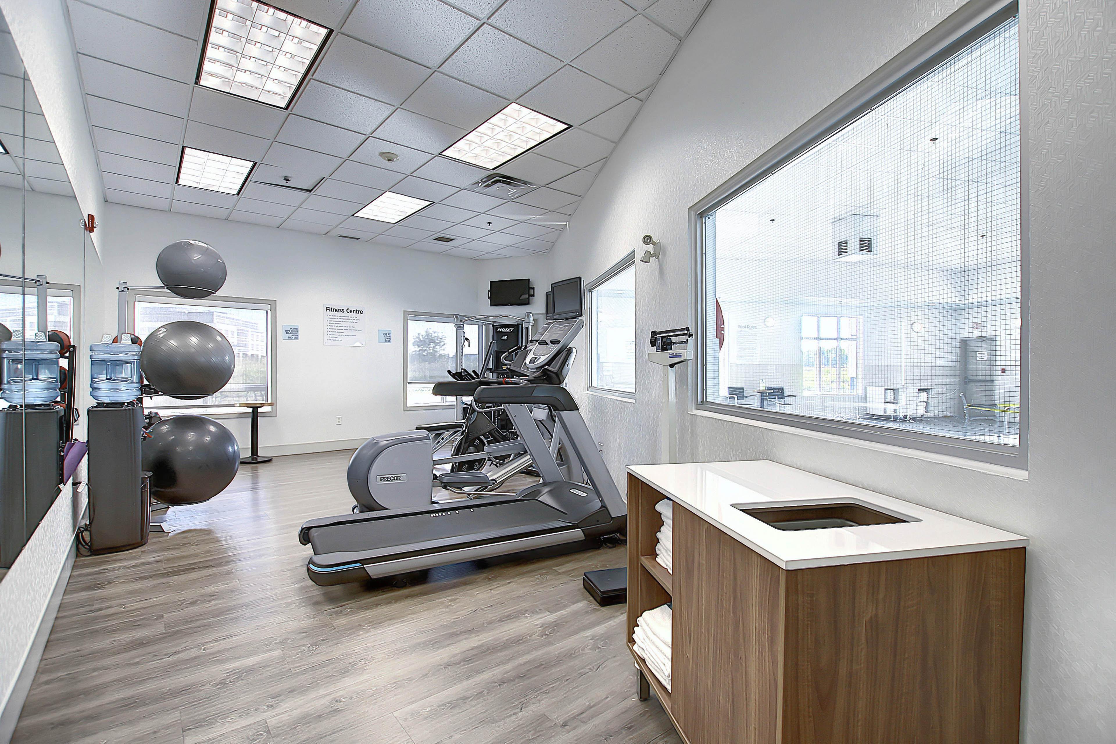 Holiday Inn Express Airport Calgary By Ihg Dış mekan fotoğraf