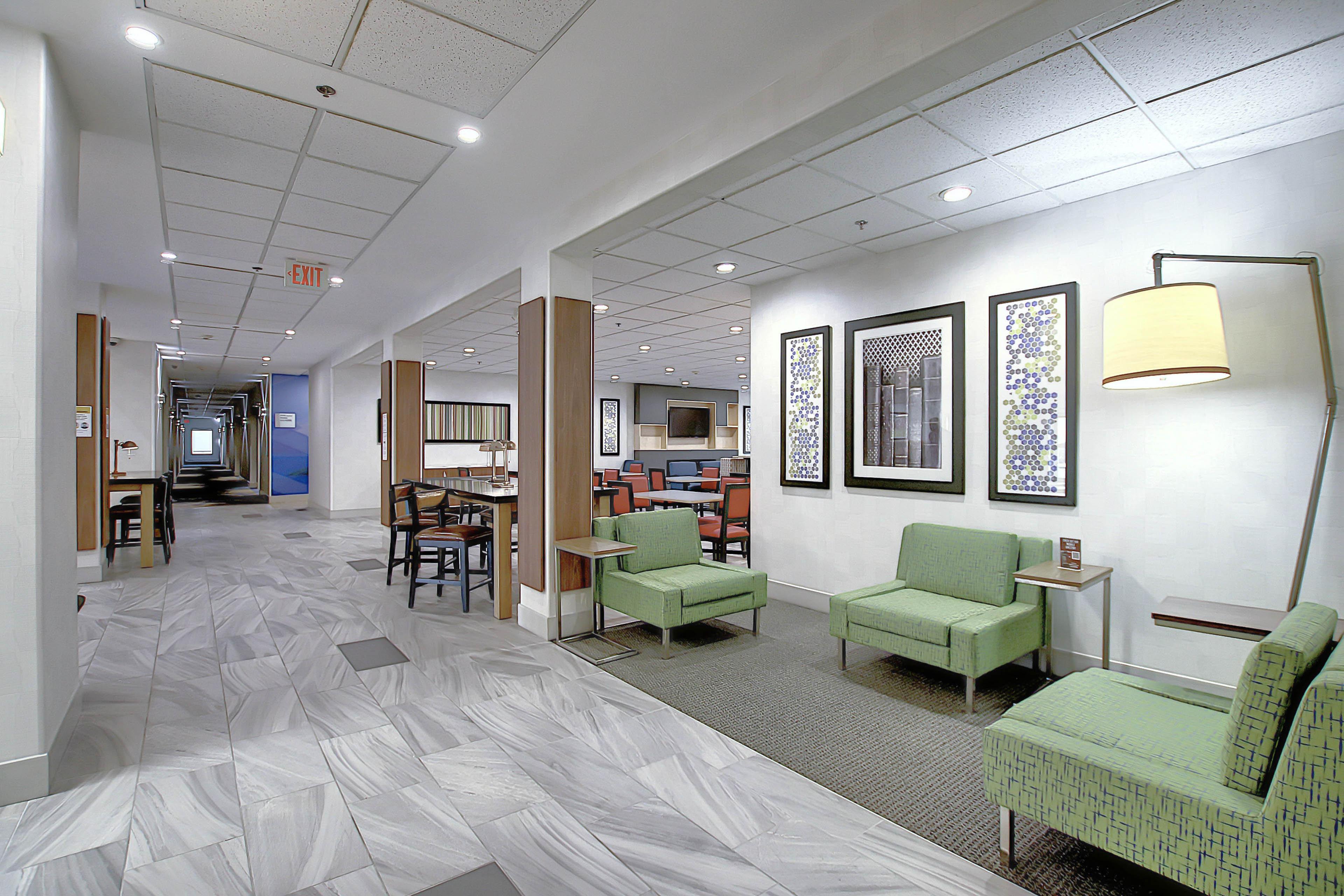 Holiday Inn Express Airport Calgary By Ihg Dış mekan fotoğraf