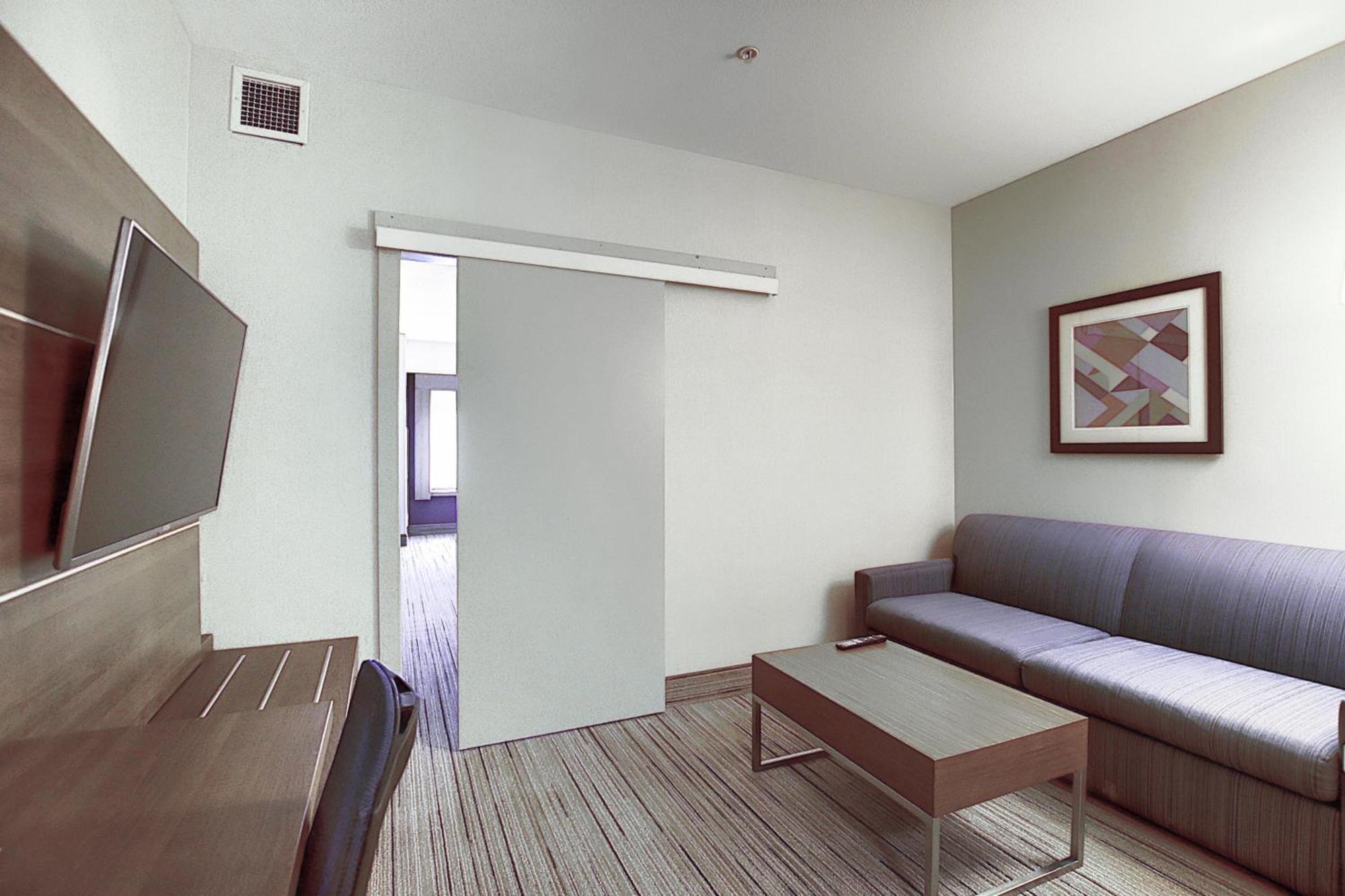 Holiday Inn Express Airport Calgary By Ihg Dış mekan fotoğraf